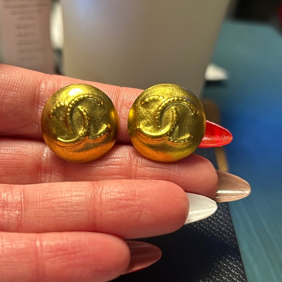283. Vintage CHANEL Gold Plated CC Earrings W/coa - Picture 3 of 5